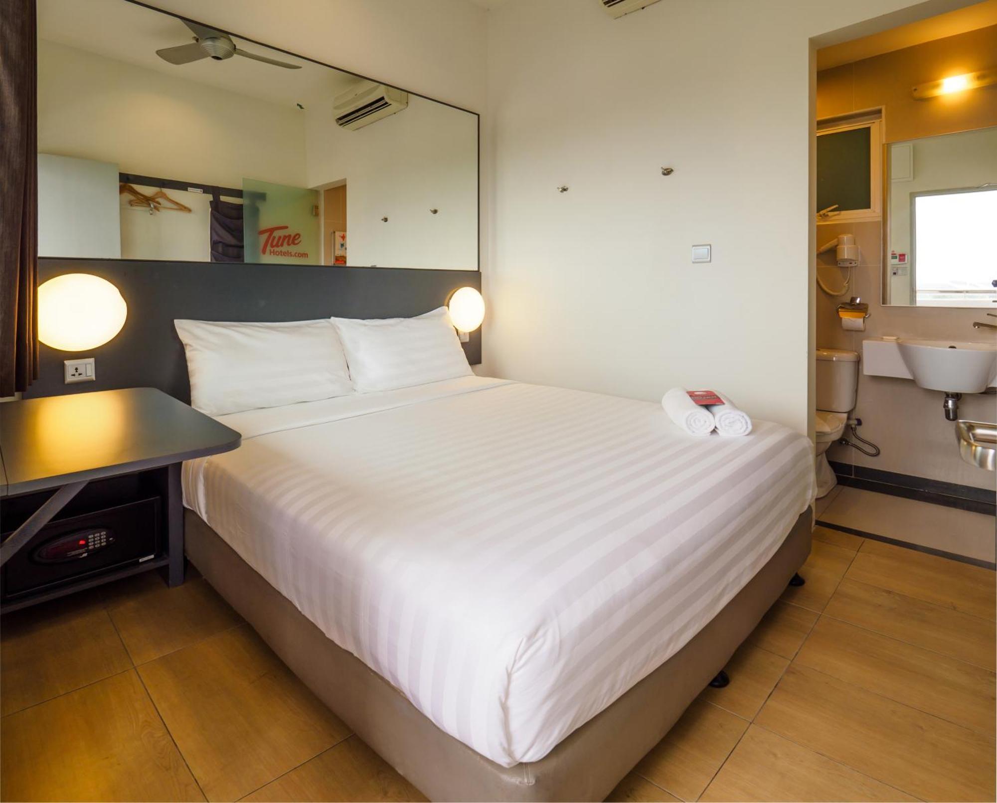 Tune Hotel Klia Aeropolis Sepang Exterior photo